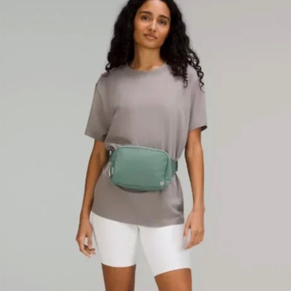 NWT Lululemon Everywhere Belt Bag LARGE Tidewater Teal New - Picture 2 of 11